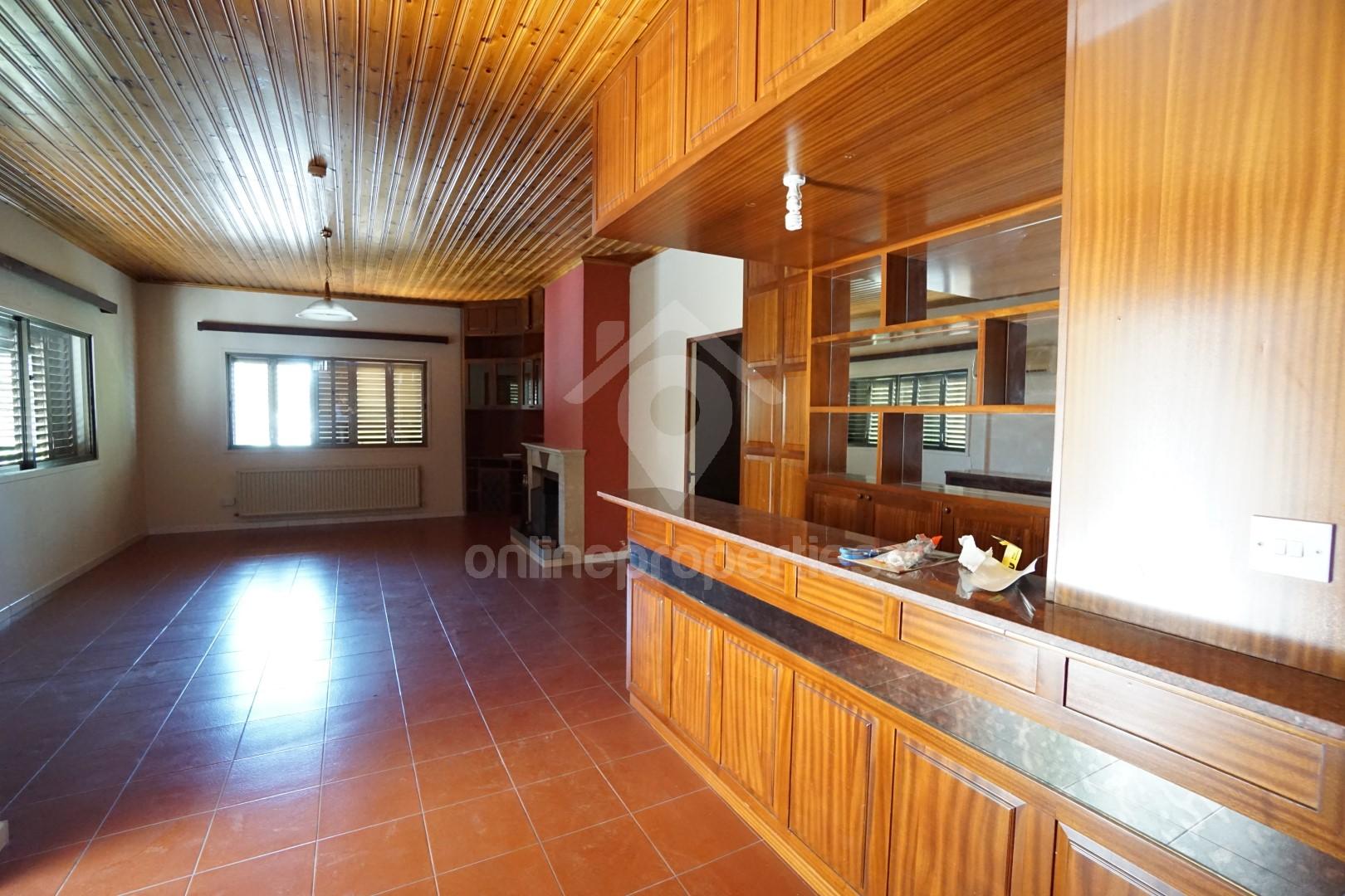 To change image, hover mouse over thumbnails below