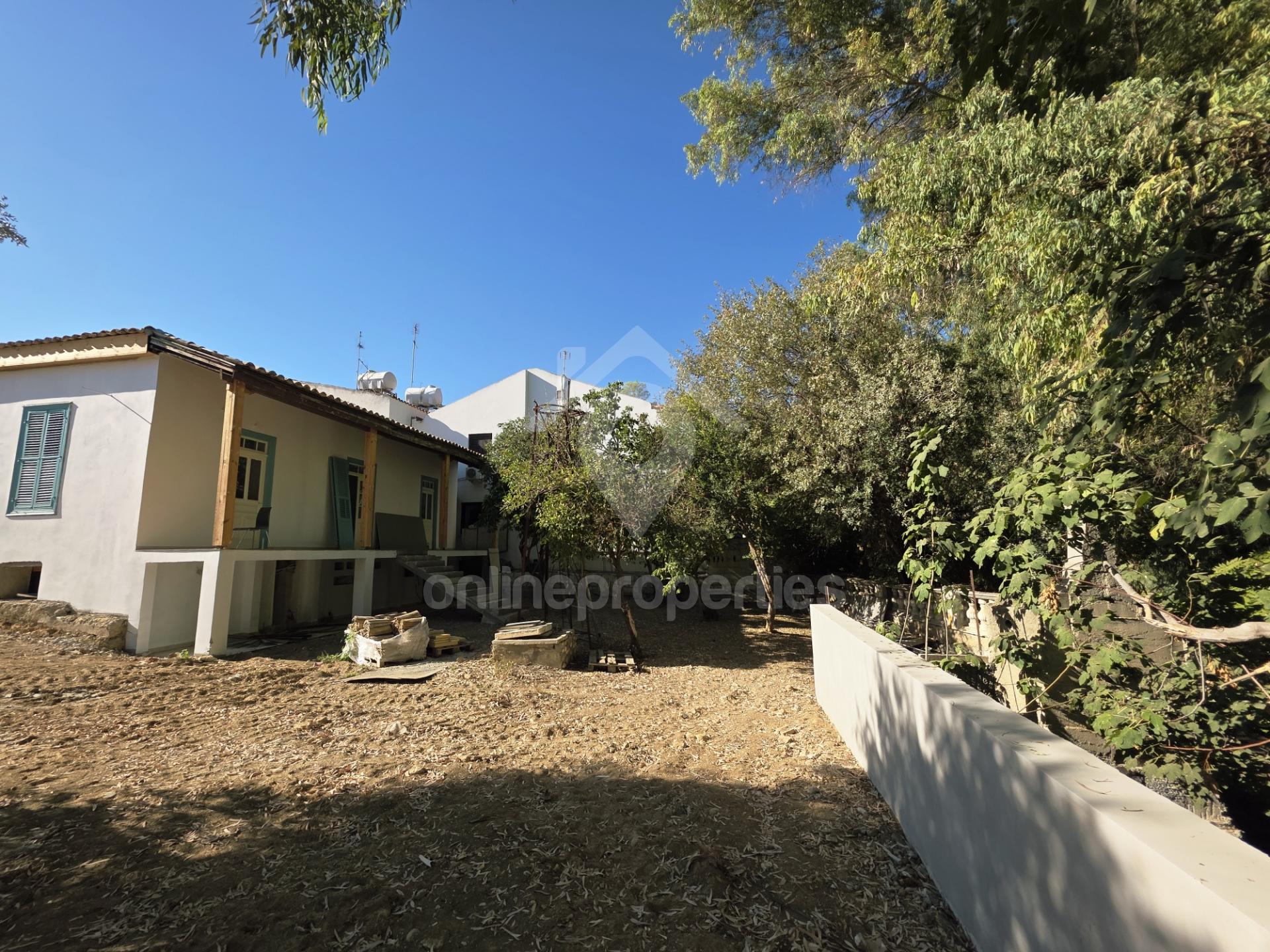 To change image, hover mouse over thumbnails below