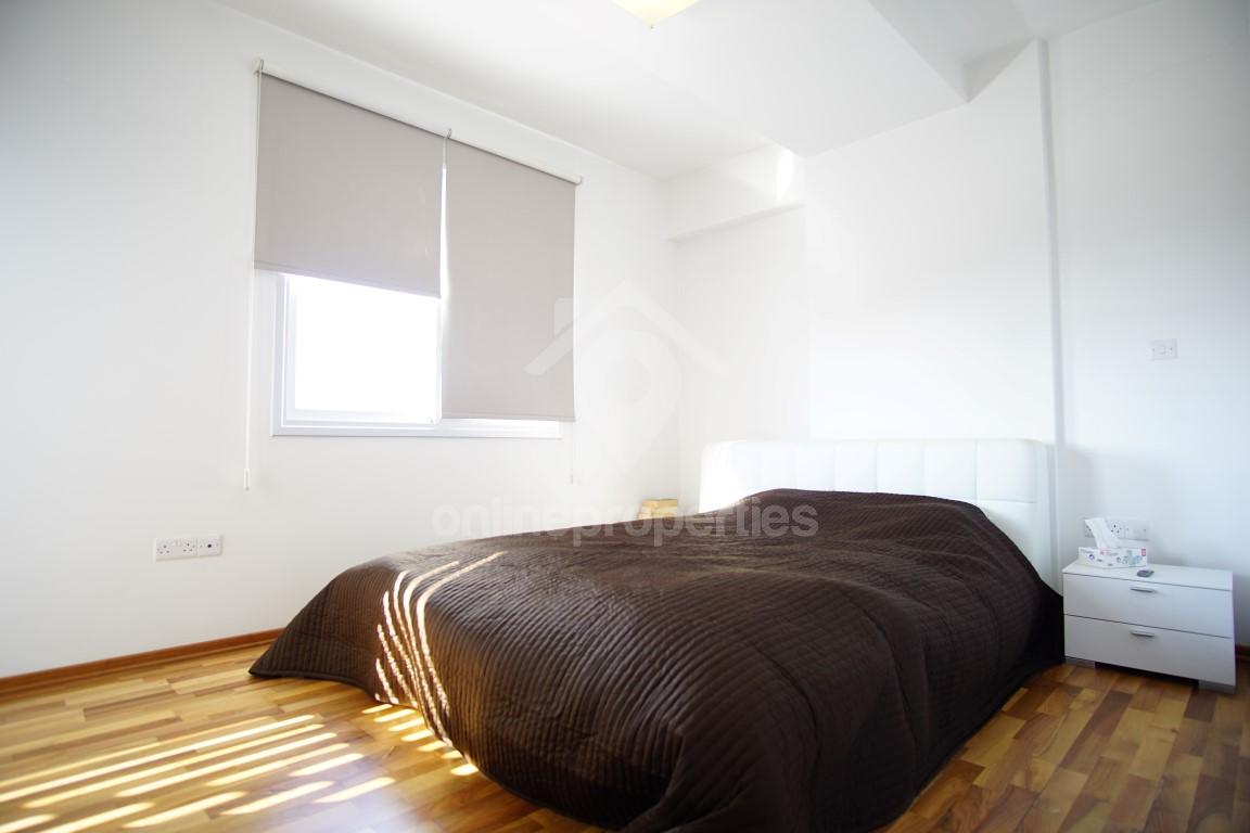 To change image, hover mouse over thumbnails below