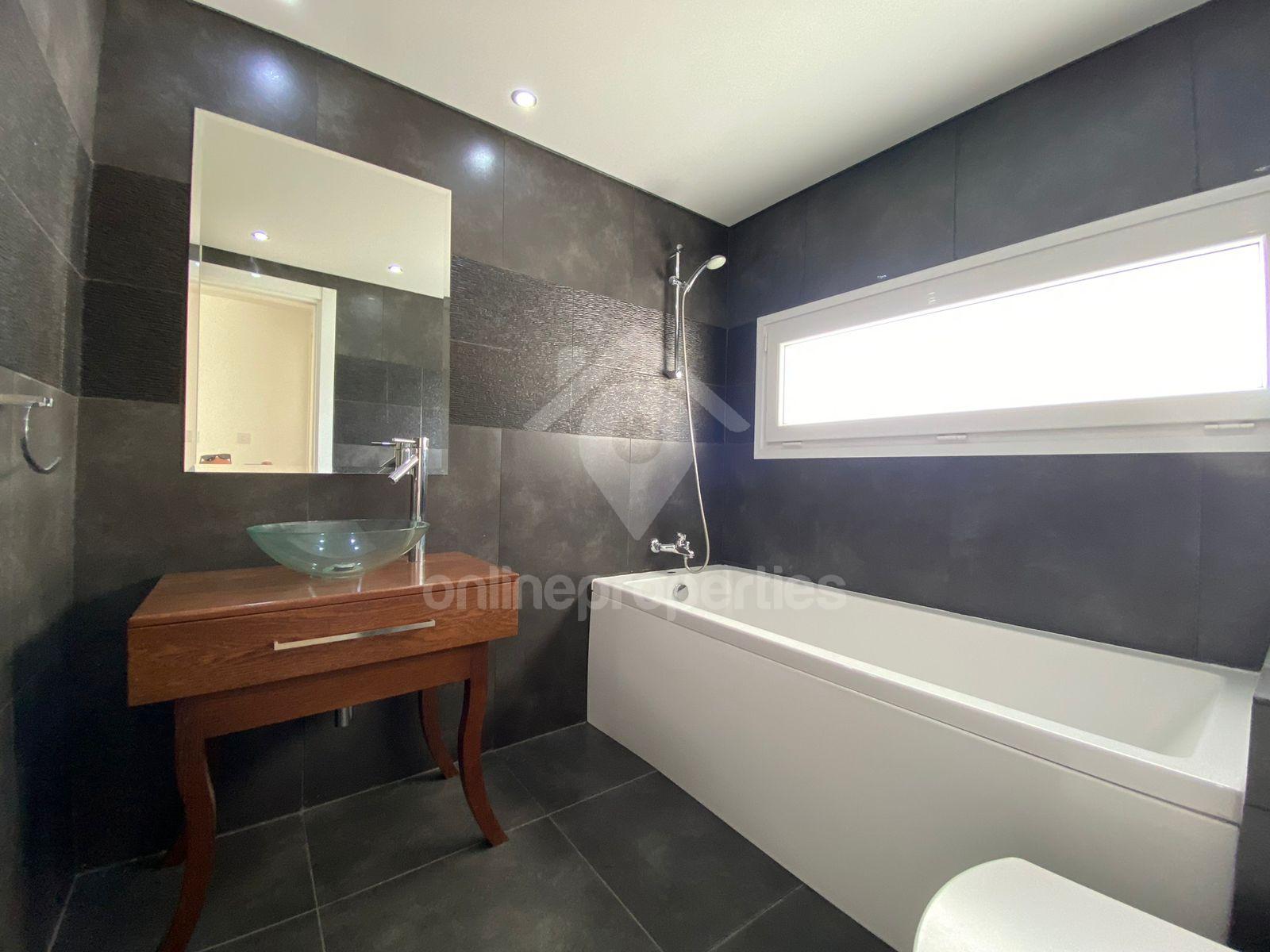 To change image, hover mouse over thumbnails below