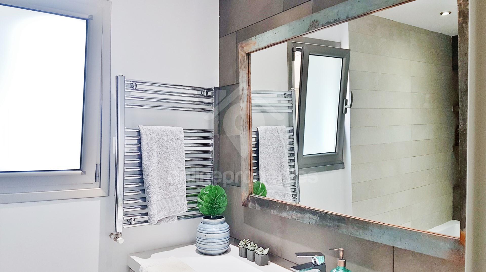 To change image, hover mouse over thumbnails below