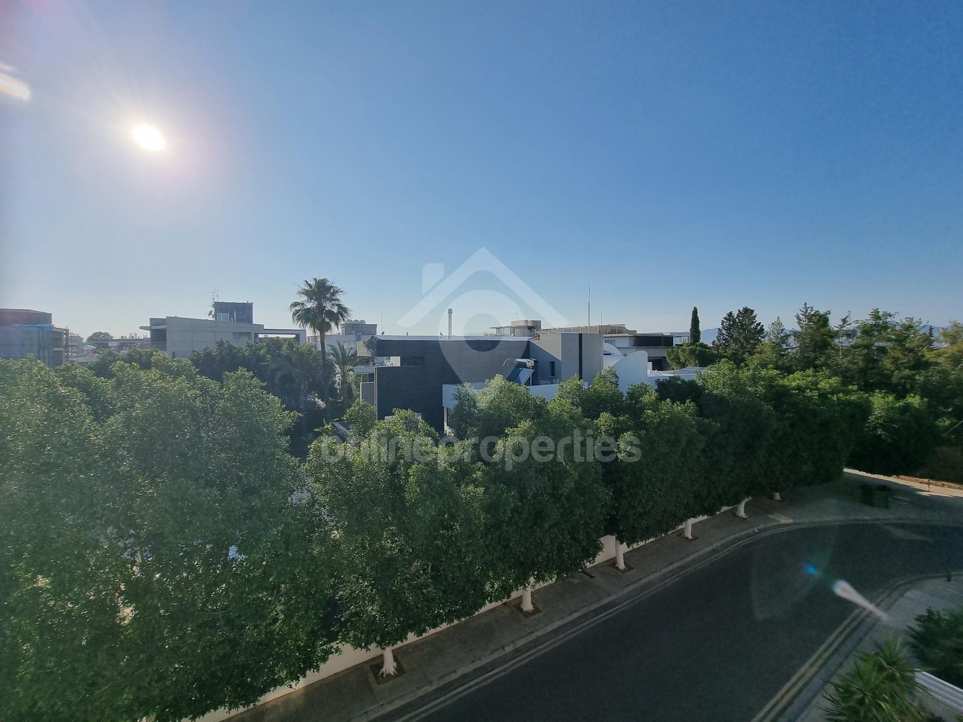 To change image, hover mouse over thumbnails below