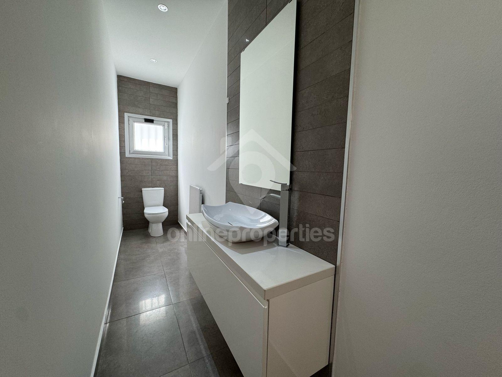 To change image, hover mouse over thumbnails below