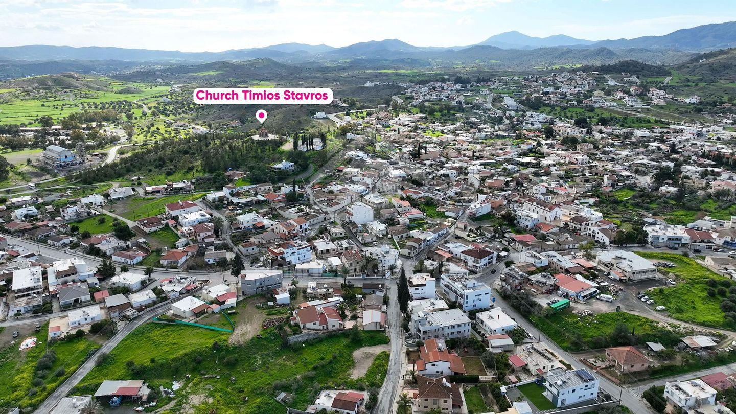 To change image, hover mouse over thumbnails below