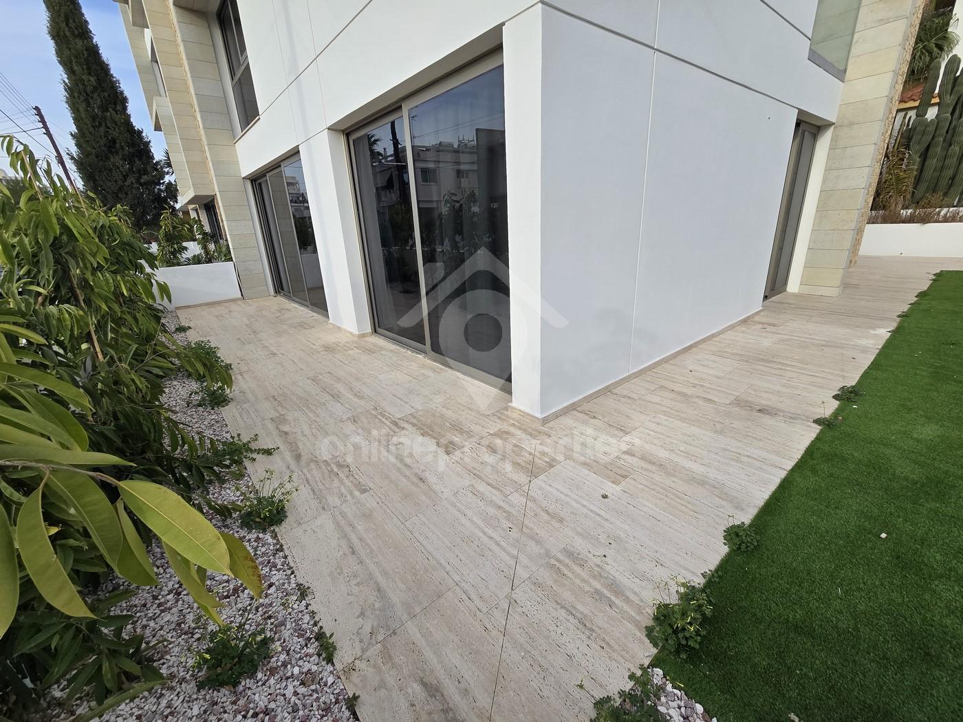 To change image, hover mouse over thumbnails below