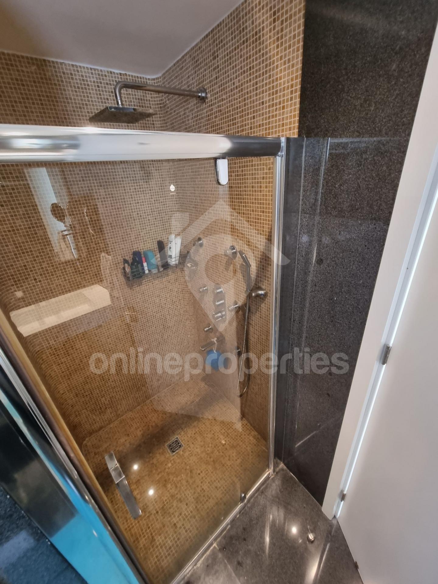 To change image, hover mouse over thumbnails below