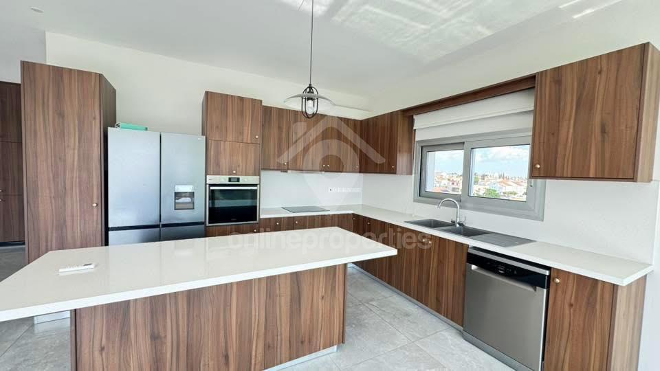 To change image, hover mouse over thumbnails below