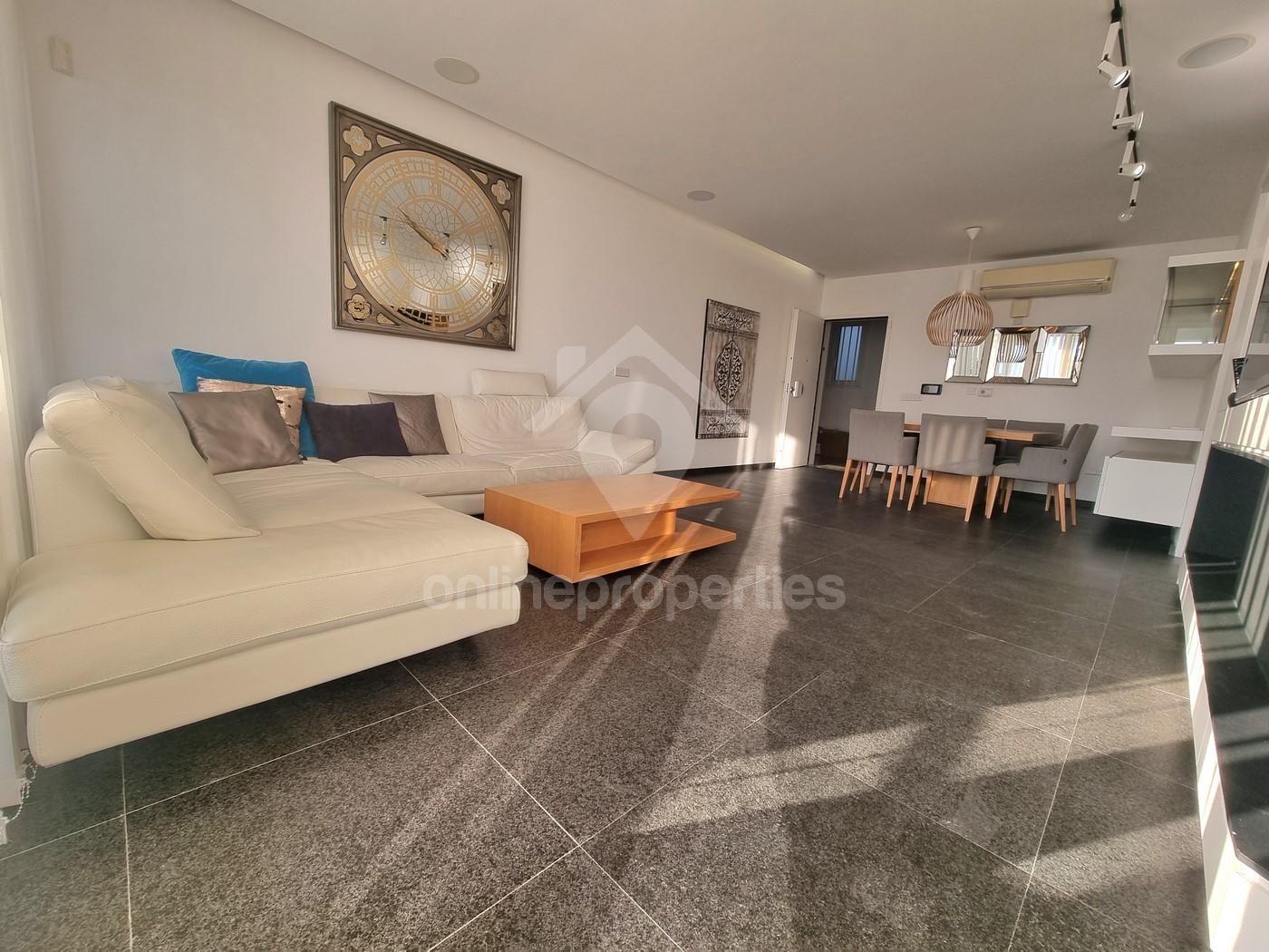 To change image, hover mouse over thumbnails below