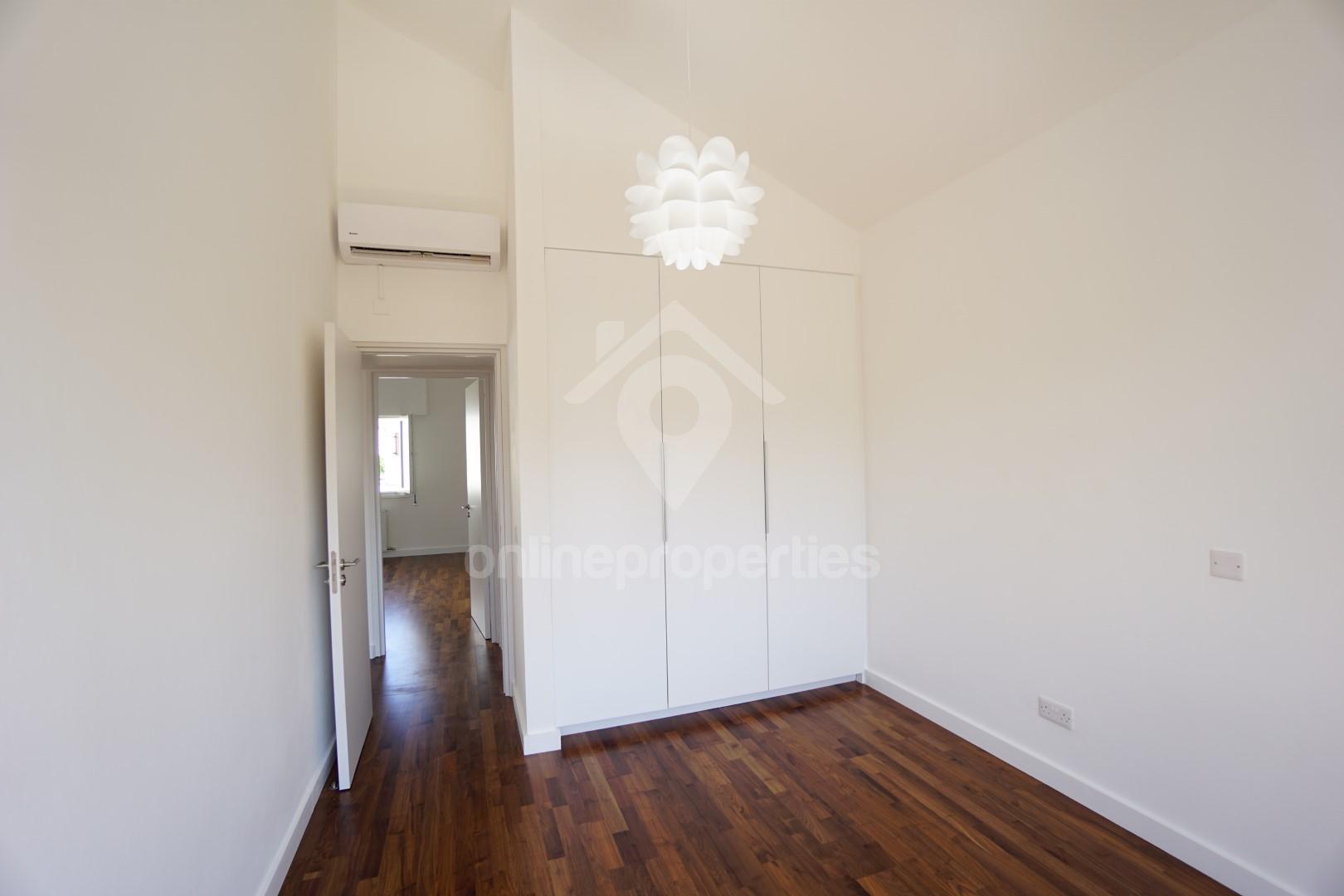 To change image, hover mouse over thumbnails below