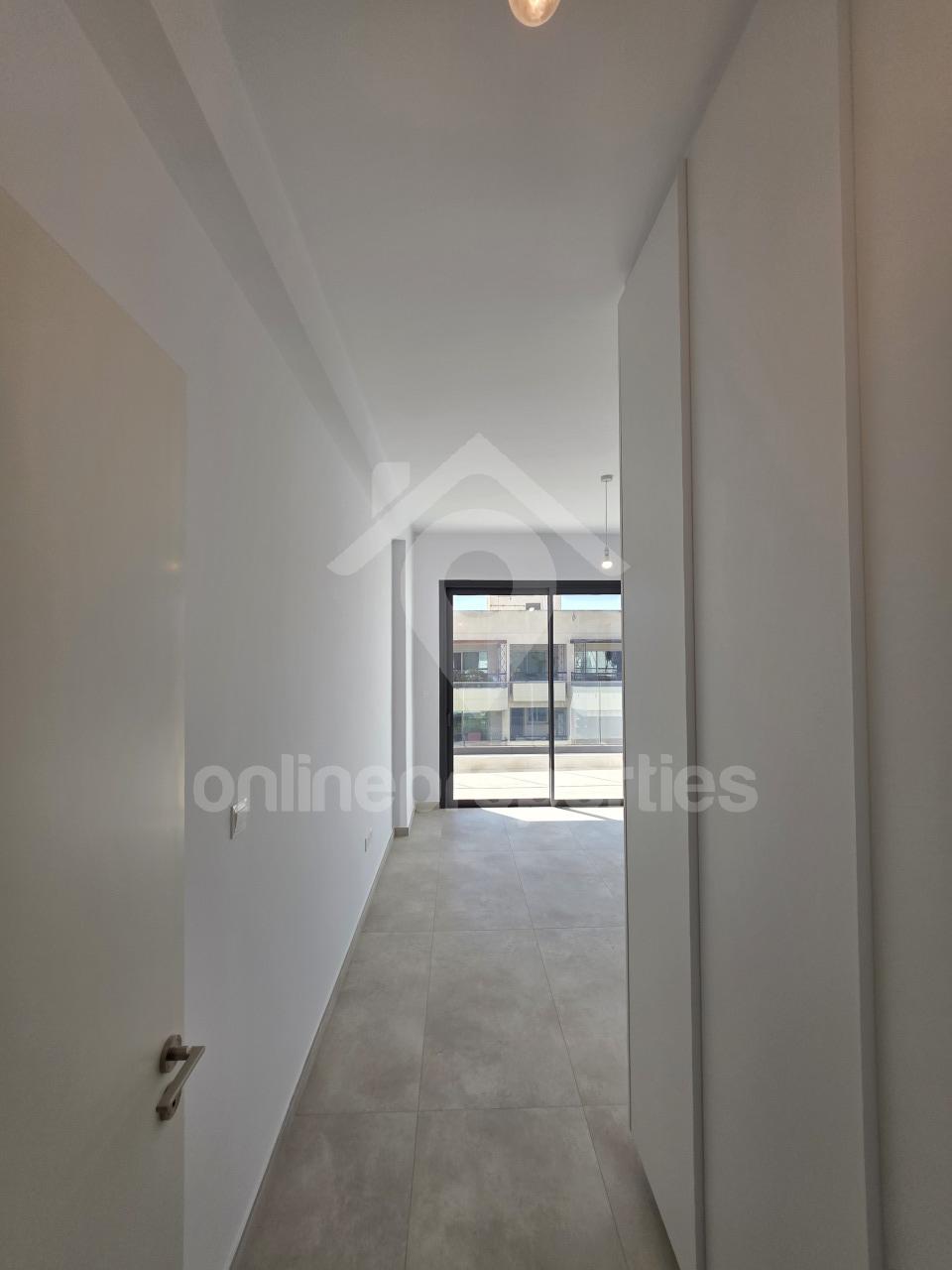 To change image, hover mouse over thumbnails below