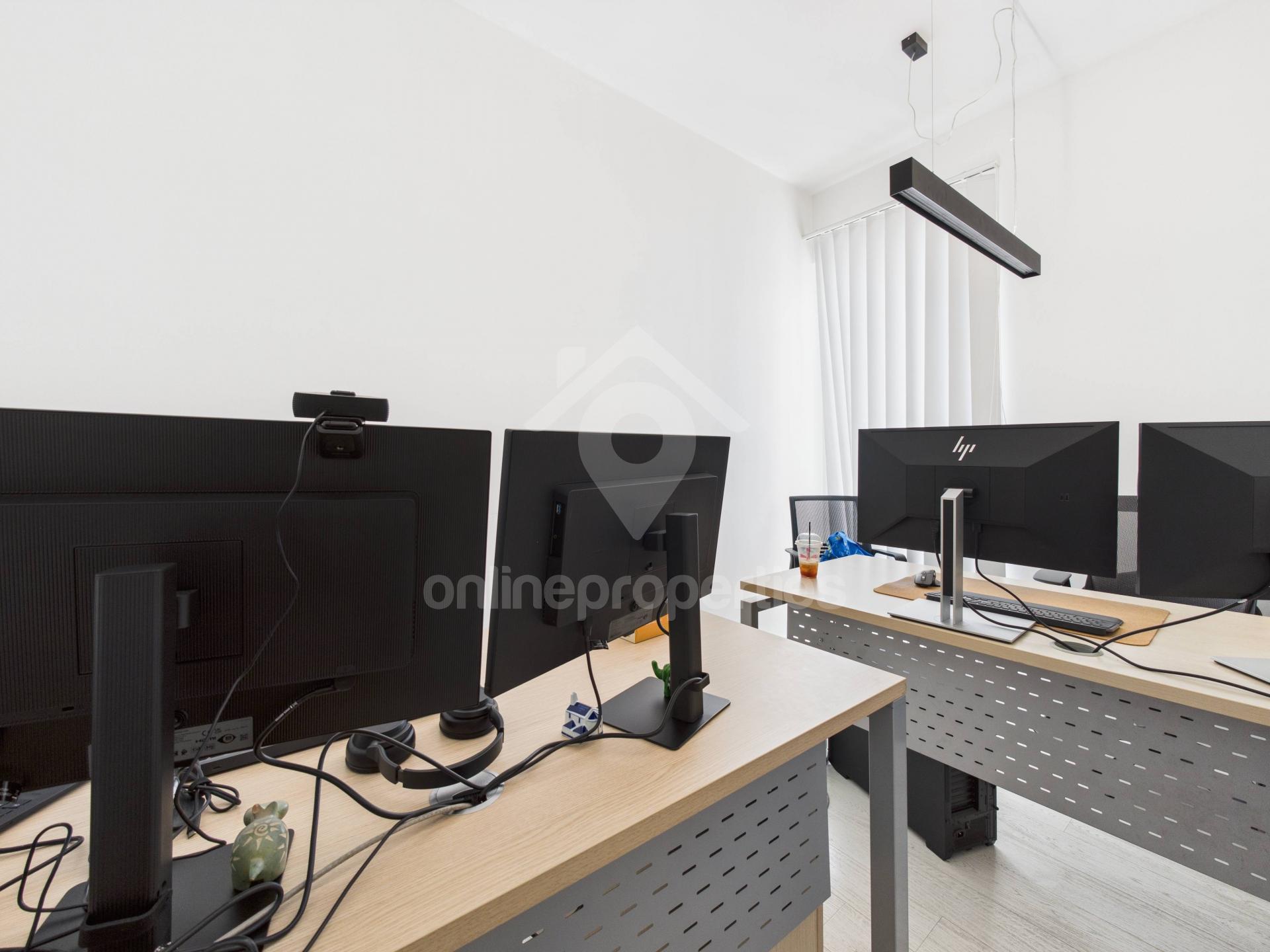 To change image, hover mouse over thumbnails below