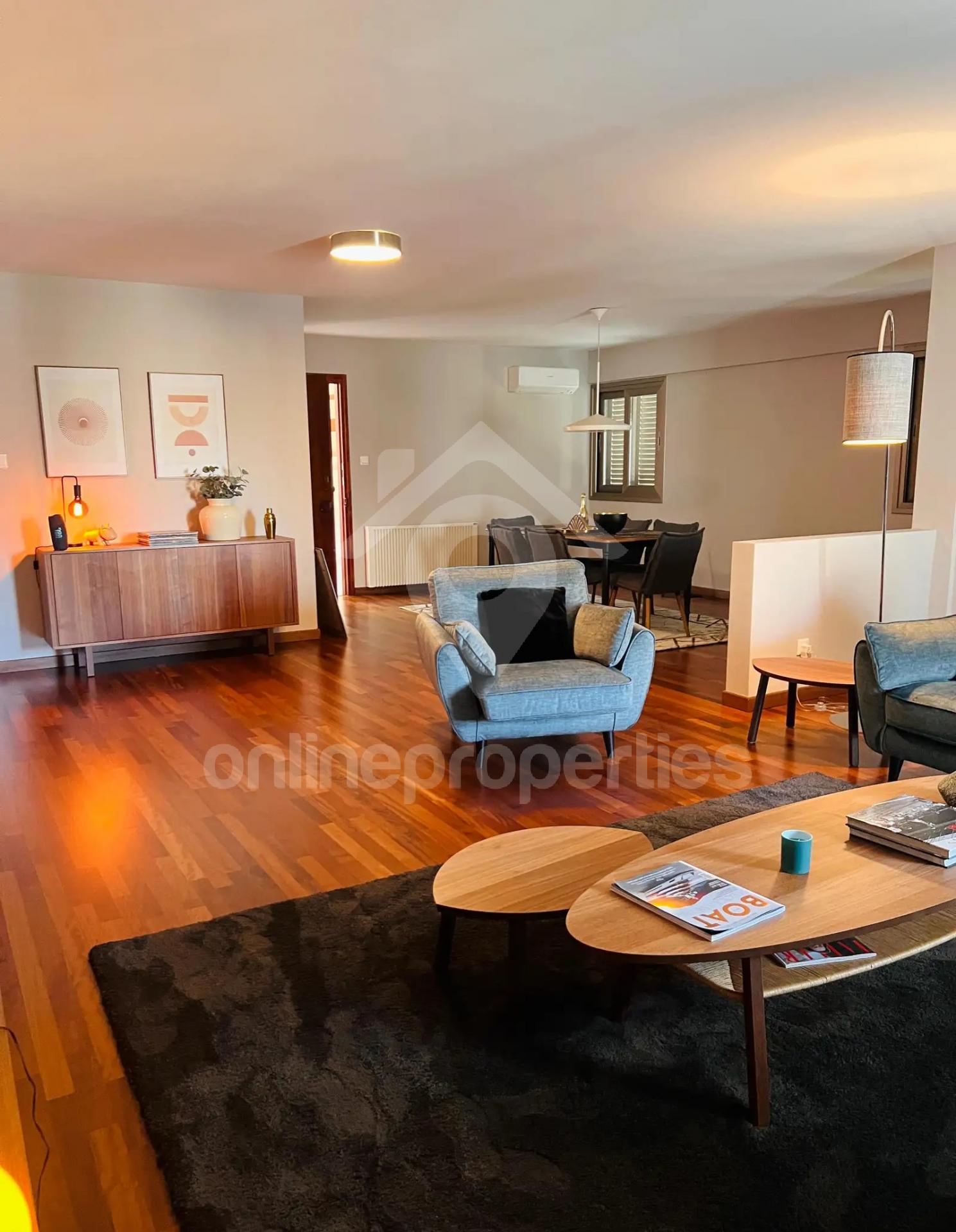 To change image, hover mouse over thumbnails below