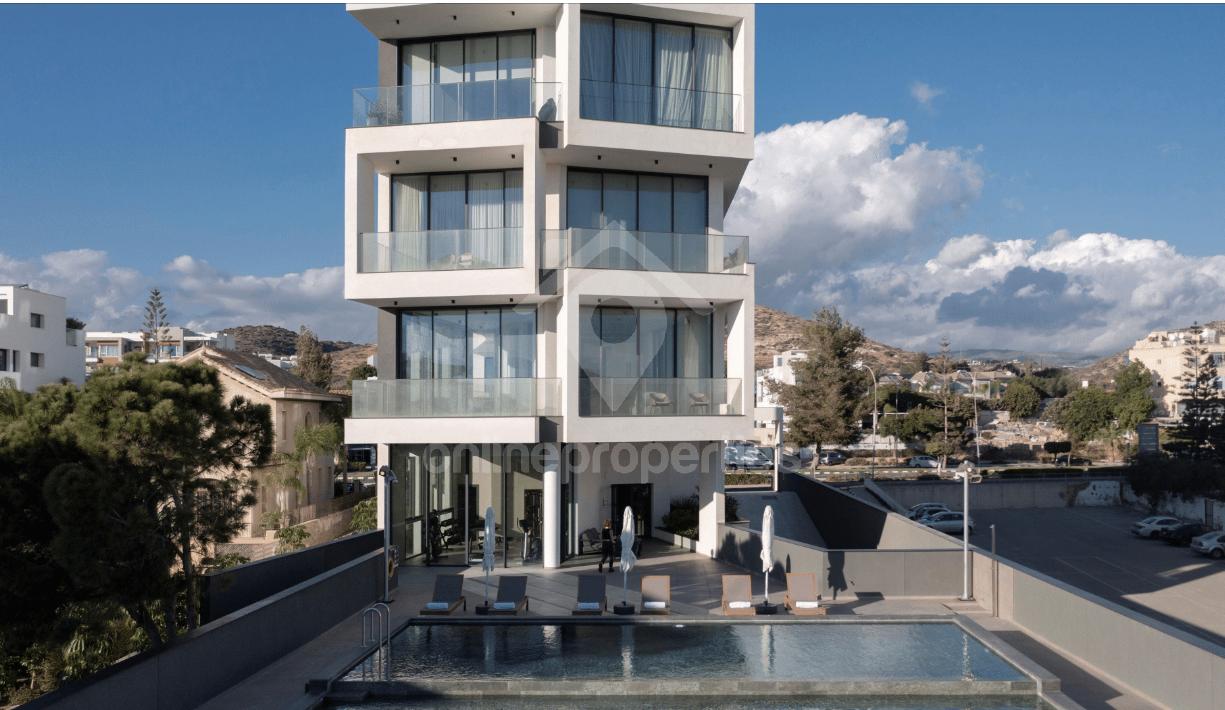 To change image, hover mouse over thumbnails below