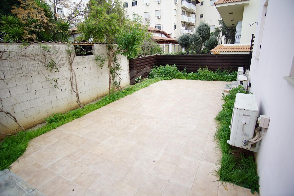 To change image, hover mouse over thumbnails below