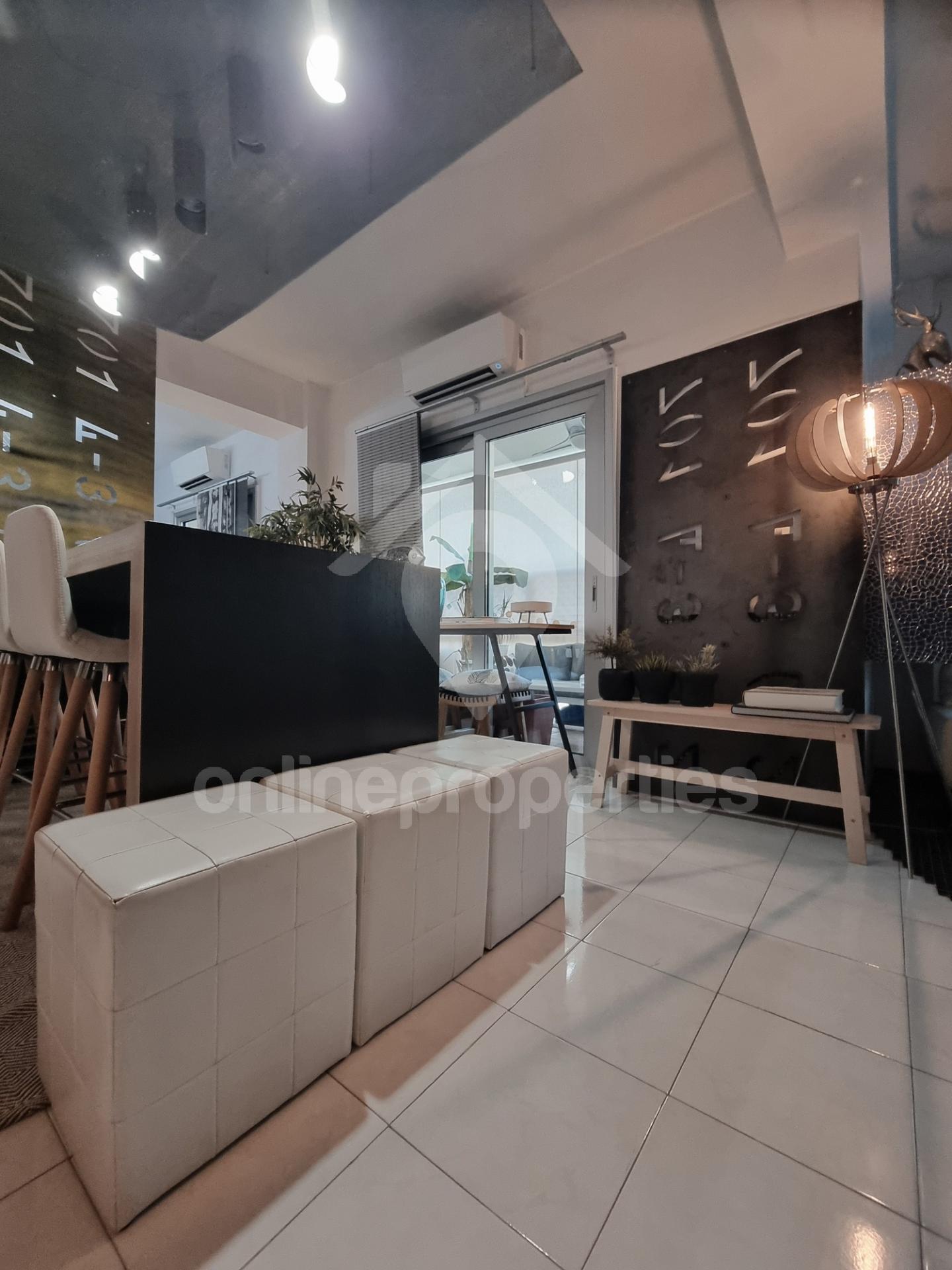 To change image, hover mouse over thumbnails below