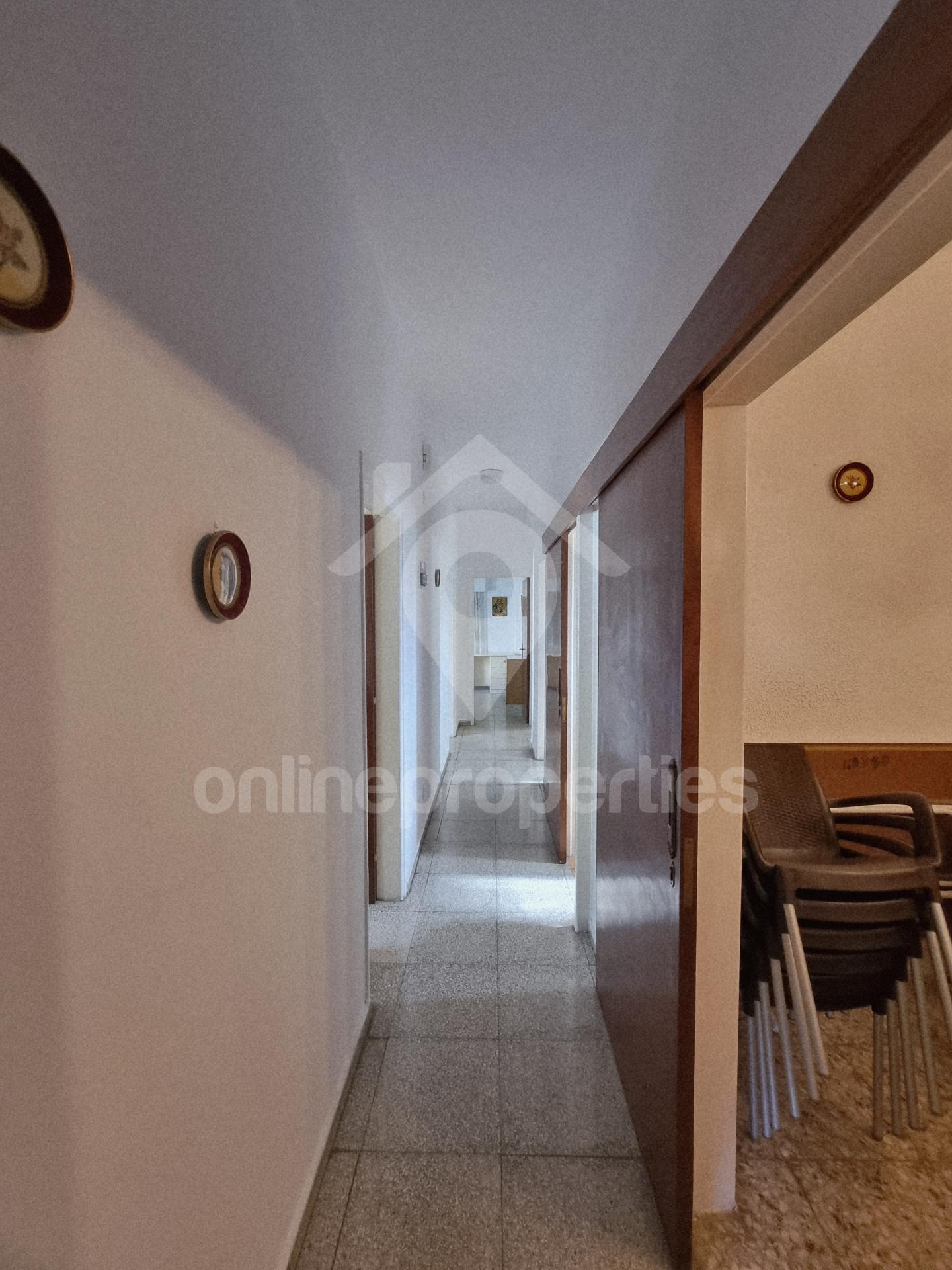 To change image, hover mouse over thumbnails below