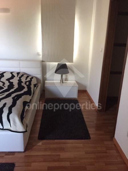 To change image, hover mouse over thumbnails below