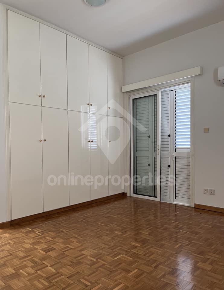 To change image, hover mouse over thumbnails below