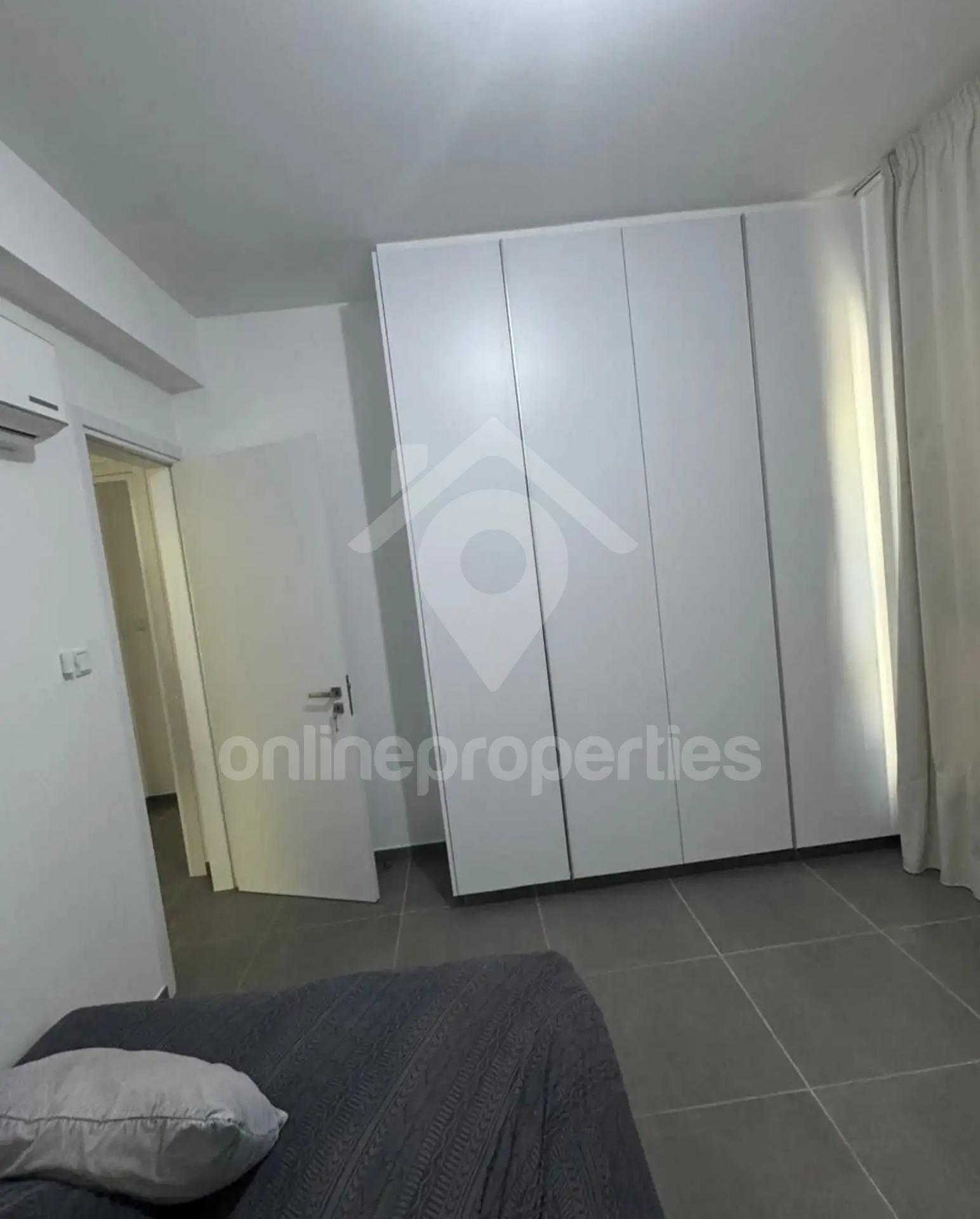 To change image, hover mouse over thumbnails below