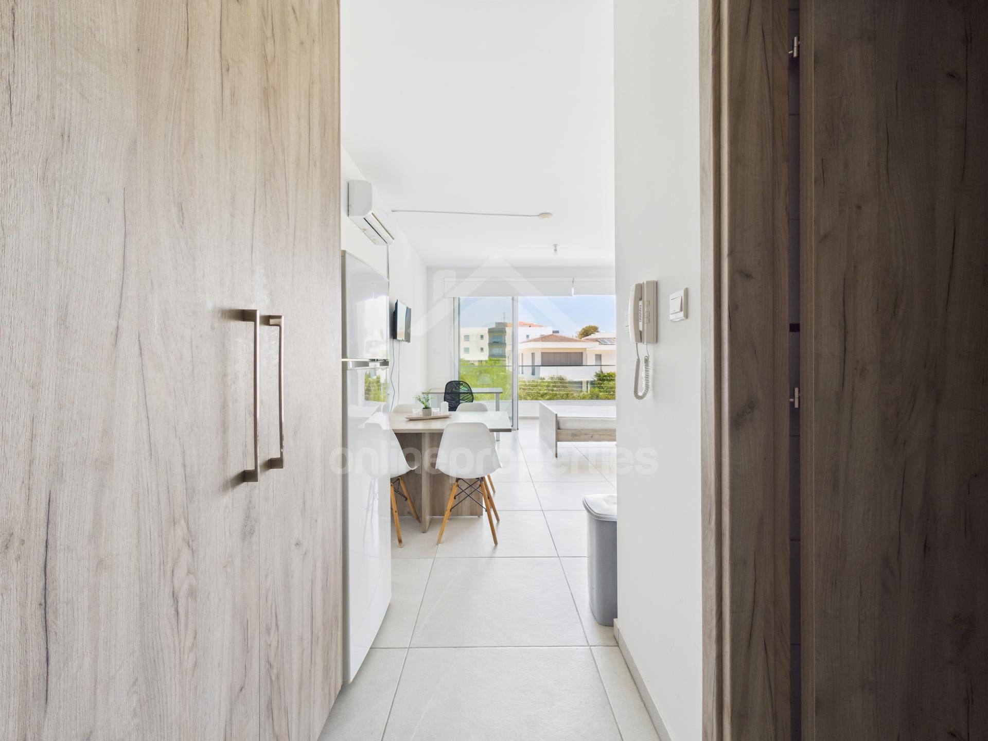 To change image, hover mouse over thumbnails below