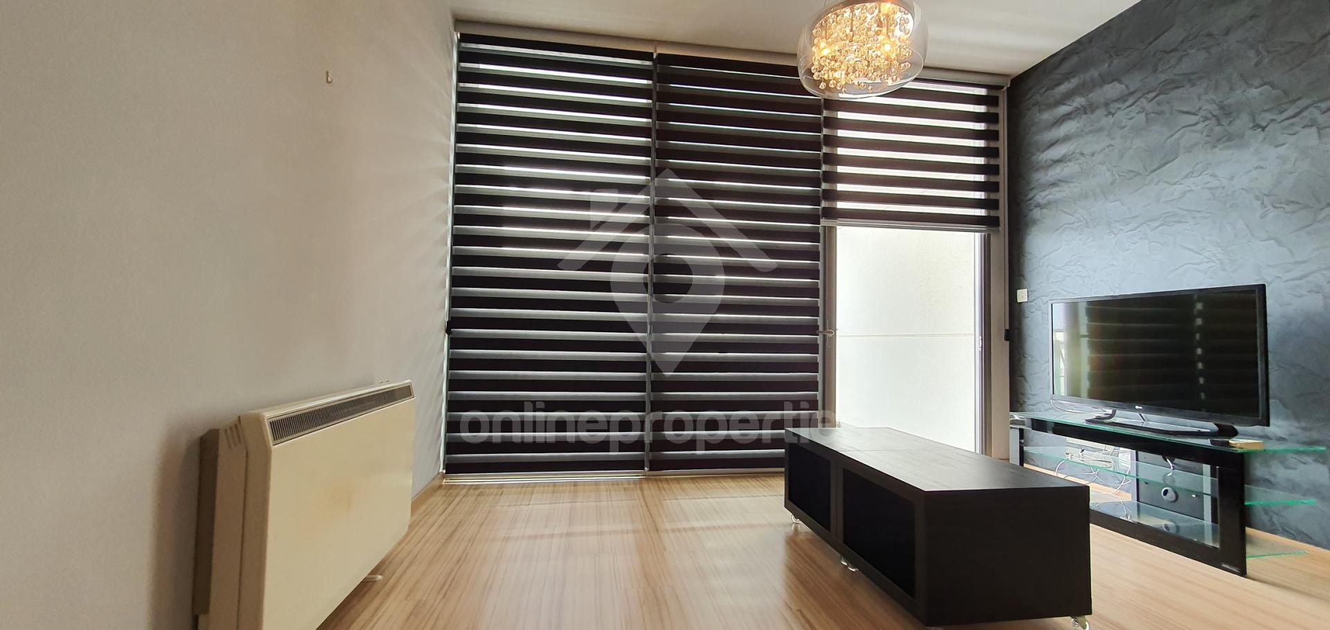 To change image, hover mouse over thumbnails below