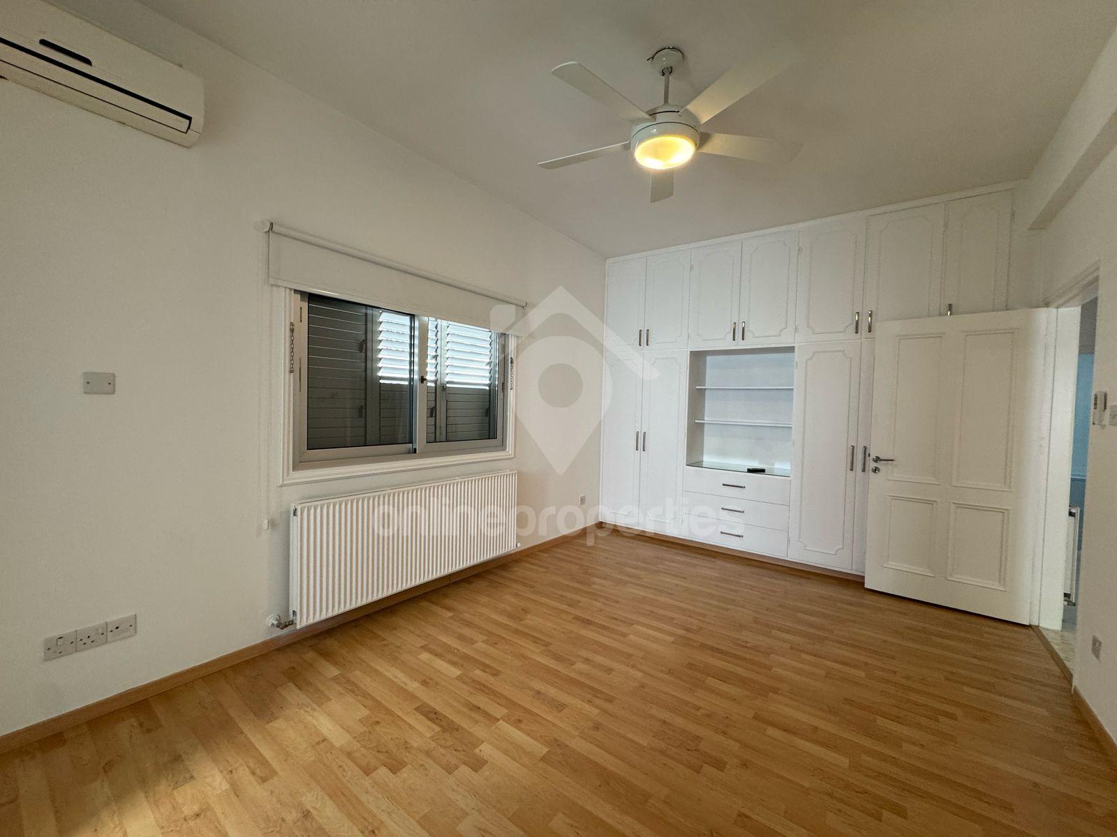 To change image, hover mouse over thumbnails below