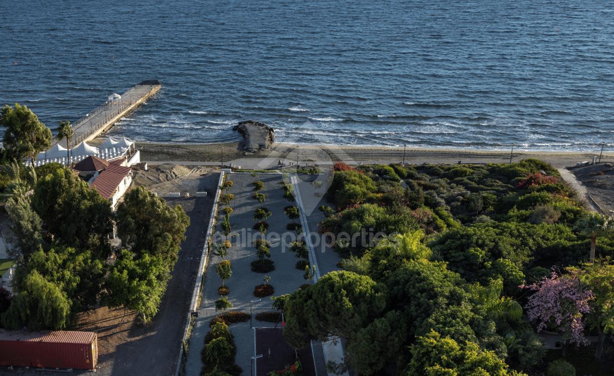 To change image, hover mouse over thumbnails below