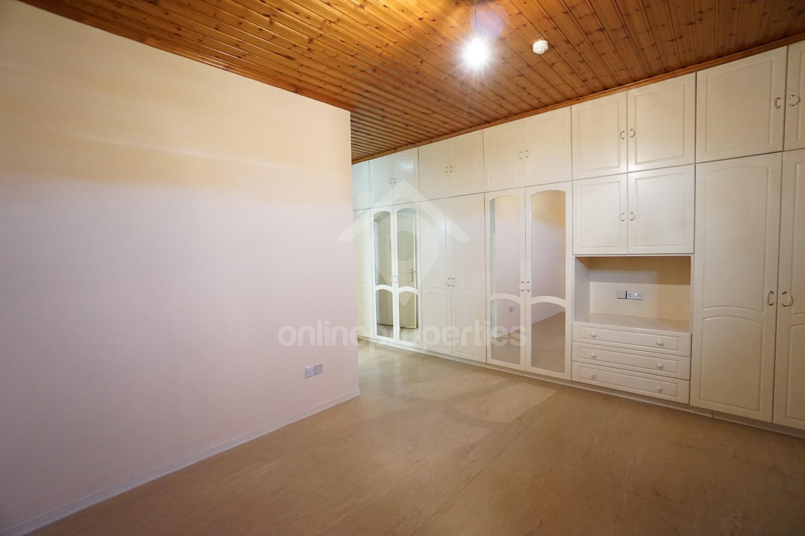 To change image, hover mouse over thumbnails below