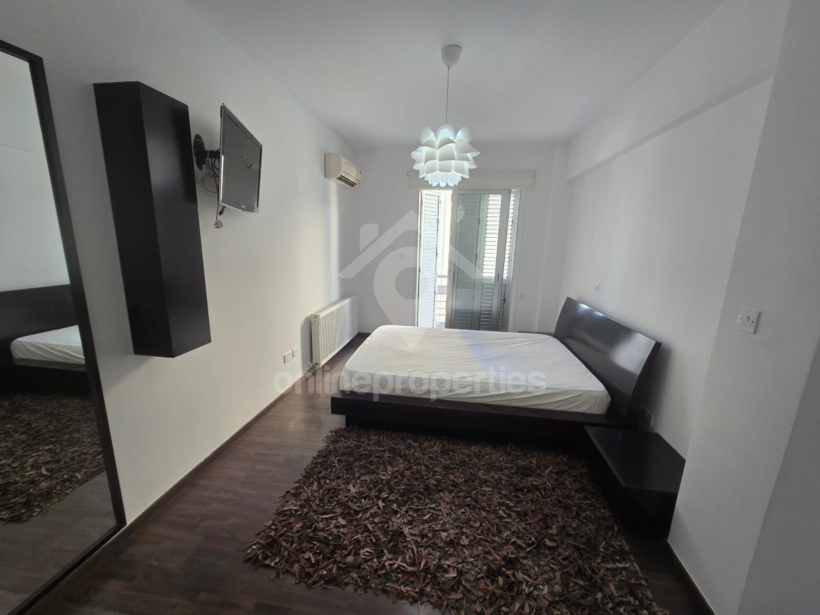 To change image, hover mouse over thumbnails below