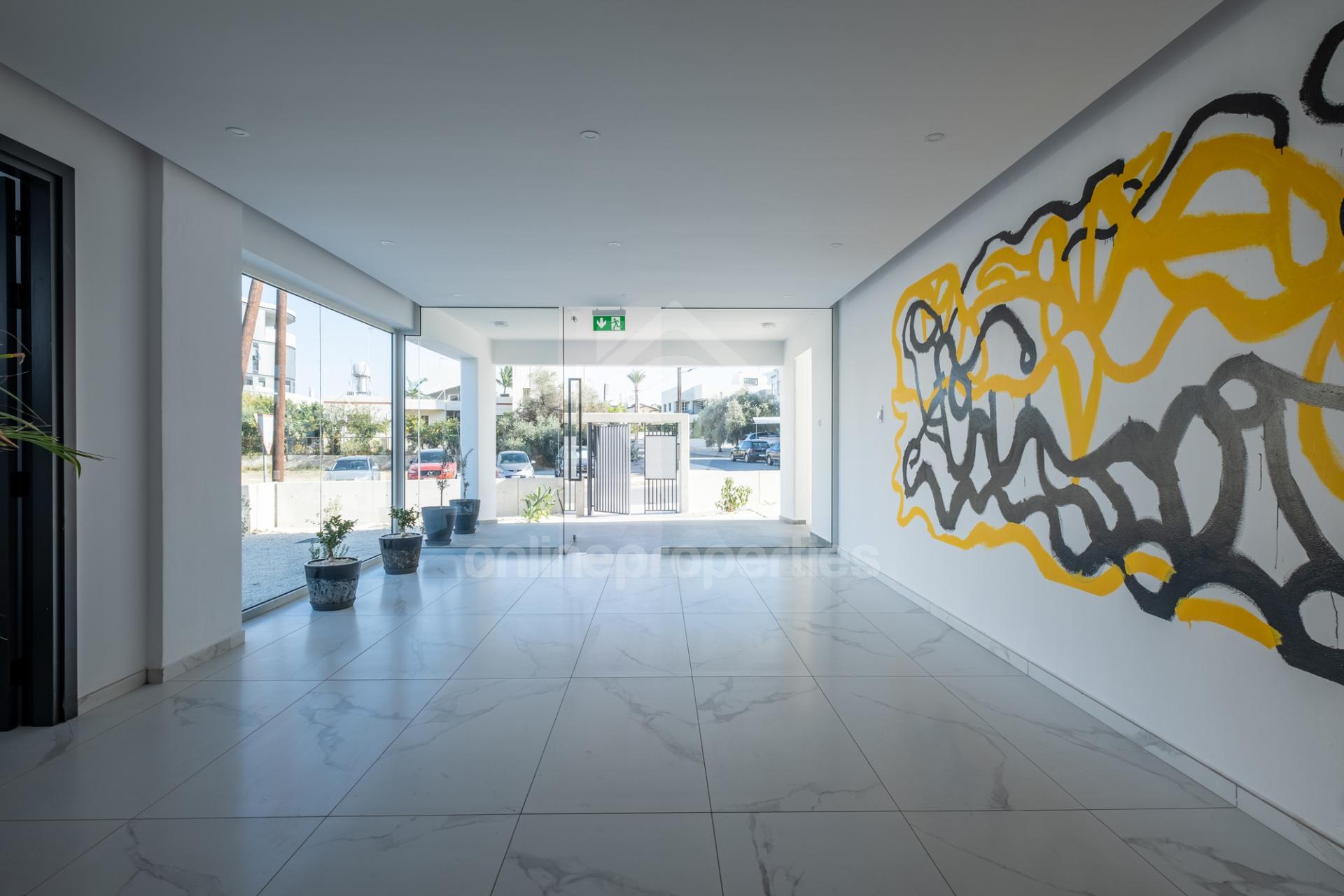 To change image, hover mouse over thumbnails below