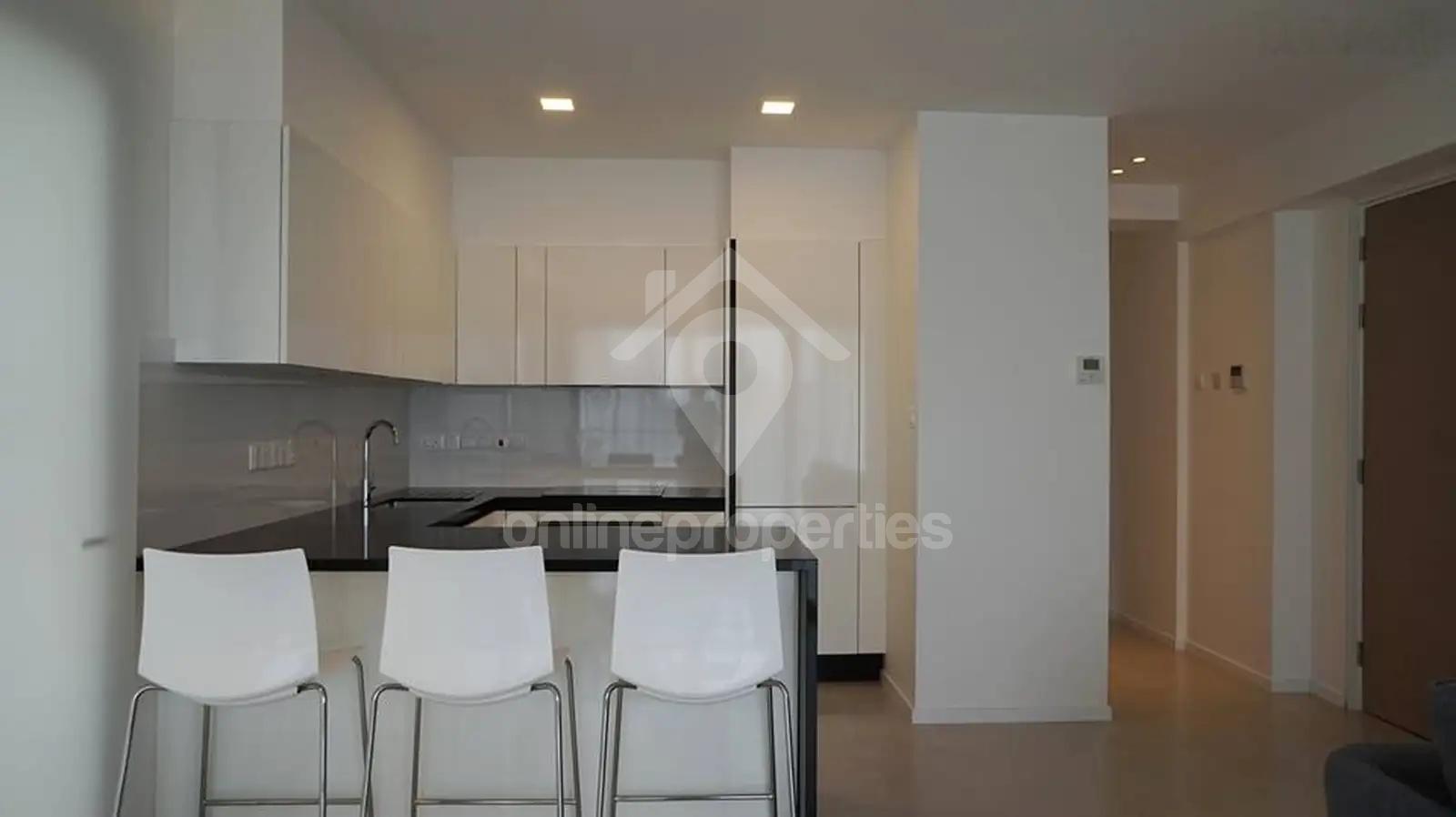 To change image, hover mouse over thumbnails below