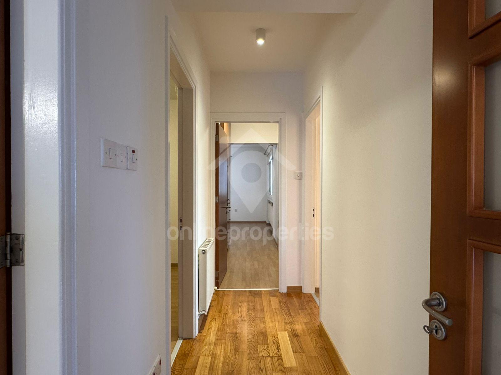 To change image, hover mouse over thumbnails below