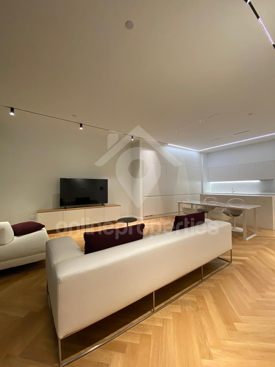 To change image, hover mouse over thumbnails below