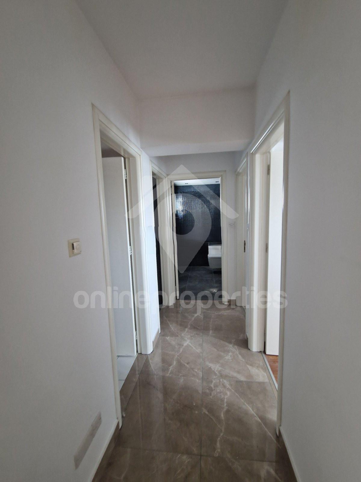 To change image, hover mouse over thumbnails below