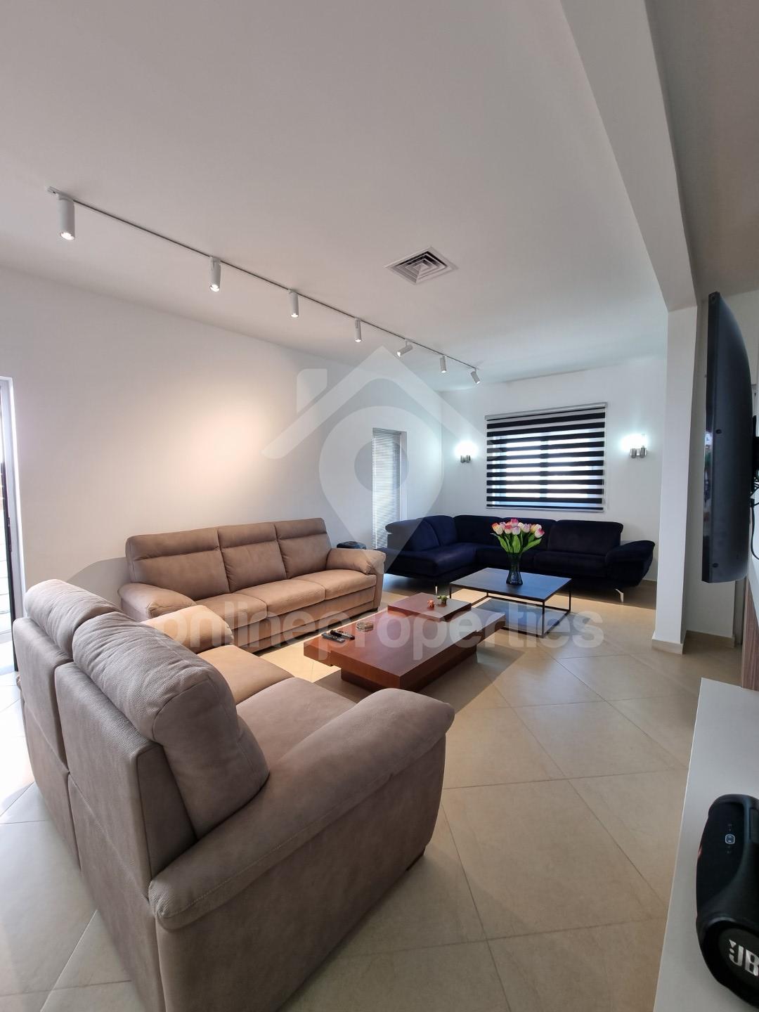 To change image, hover mouse over thumbnails below