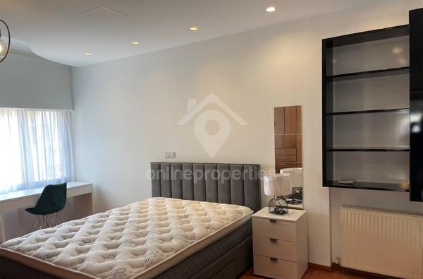 To change image, hover mouse over thumbnails below