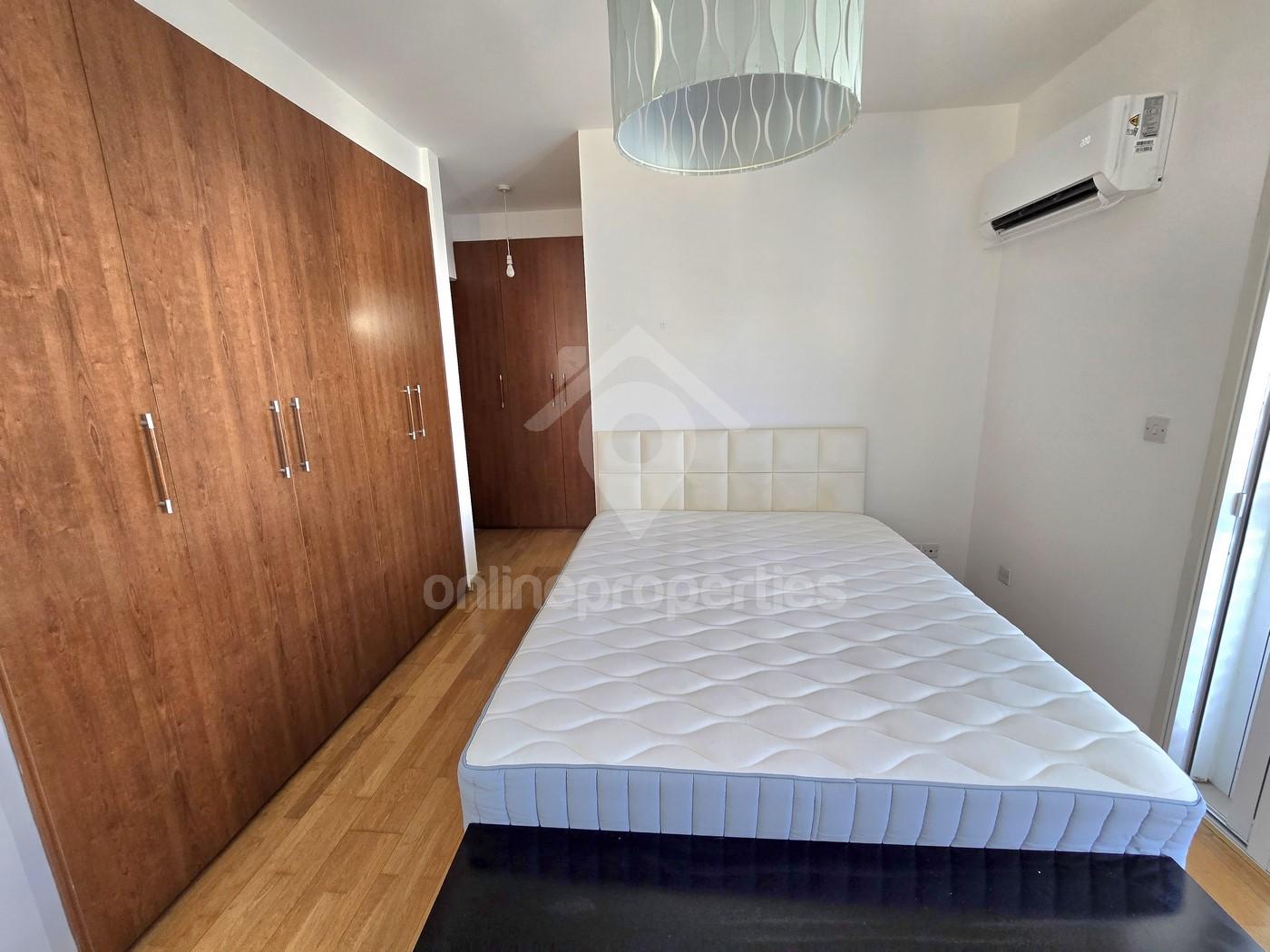 To change image, hover mouse over thumbnails below