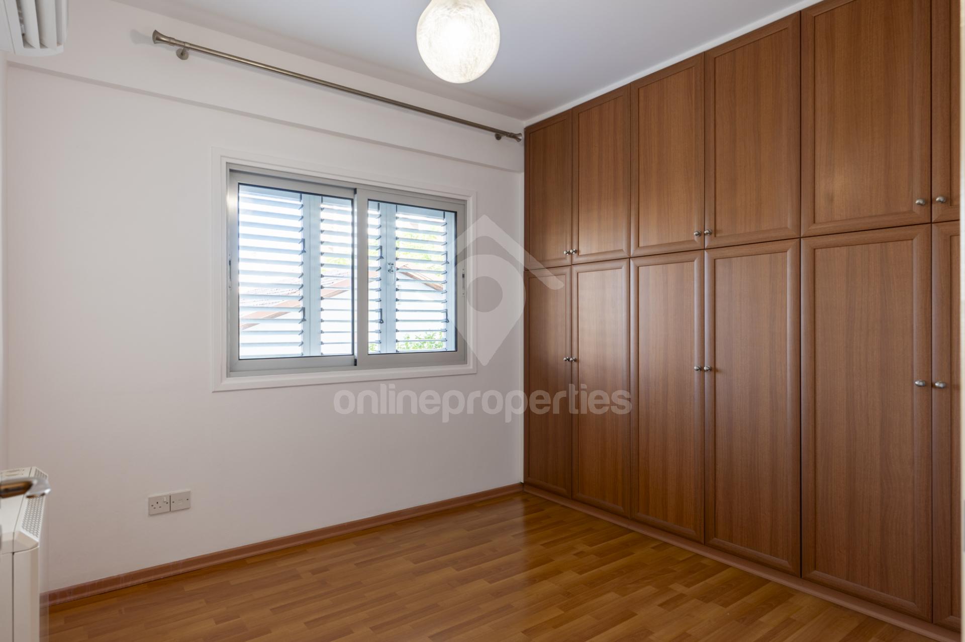 To change image, hover mouse over thumbnails below