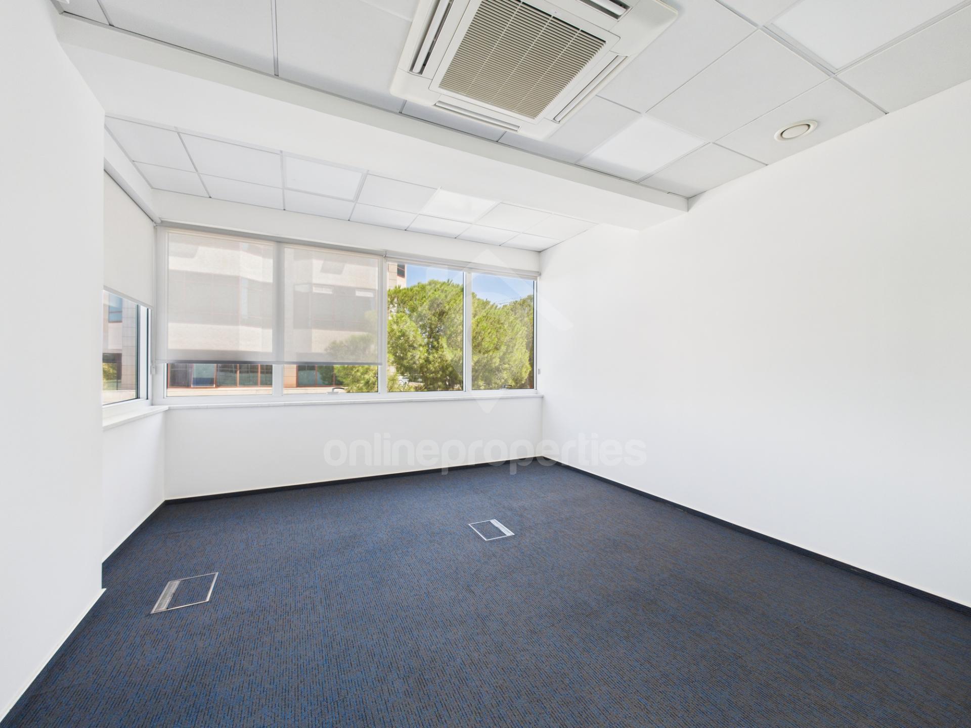 To change image, hover mouse over thumbnails below