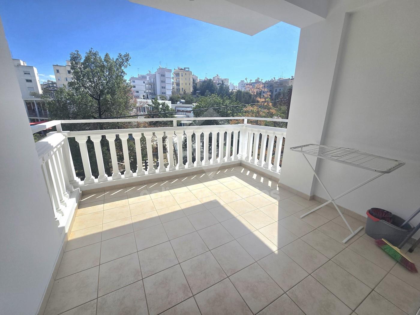 To change image, hover mouse over thumbnails below