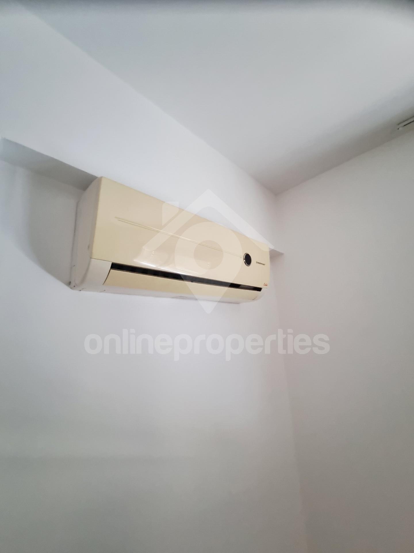 To change image, hover mouse over thumbnails below