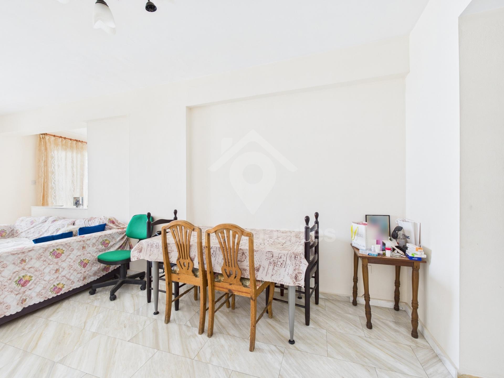 To change image, hover mouse over thumbnails below