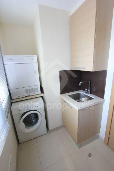 To change image, hover mouse over thumbnails below