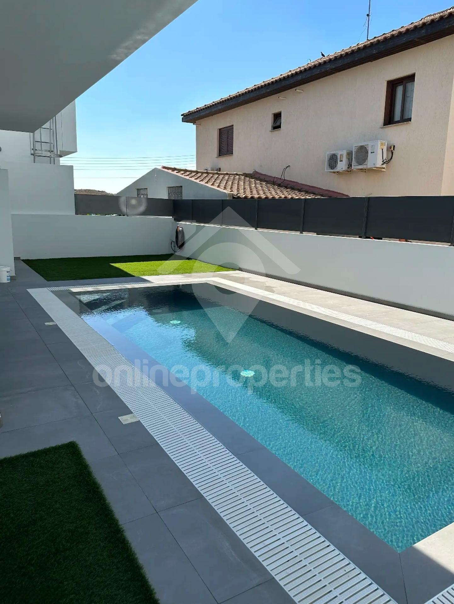 To change image, hover mouse over thumbnails below