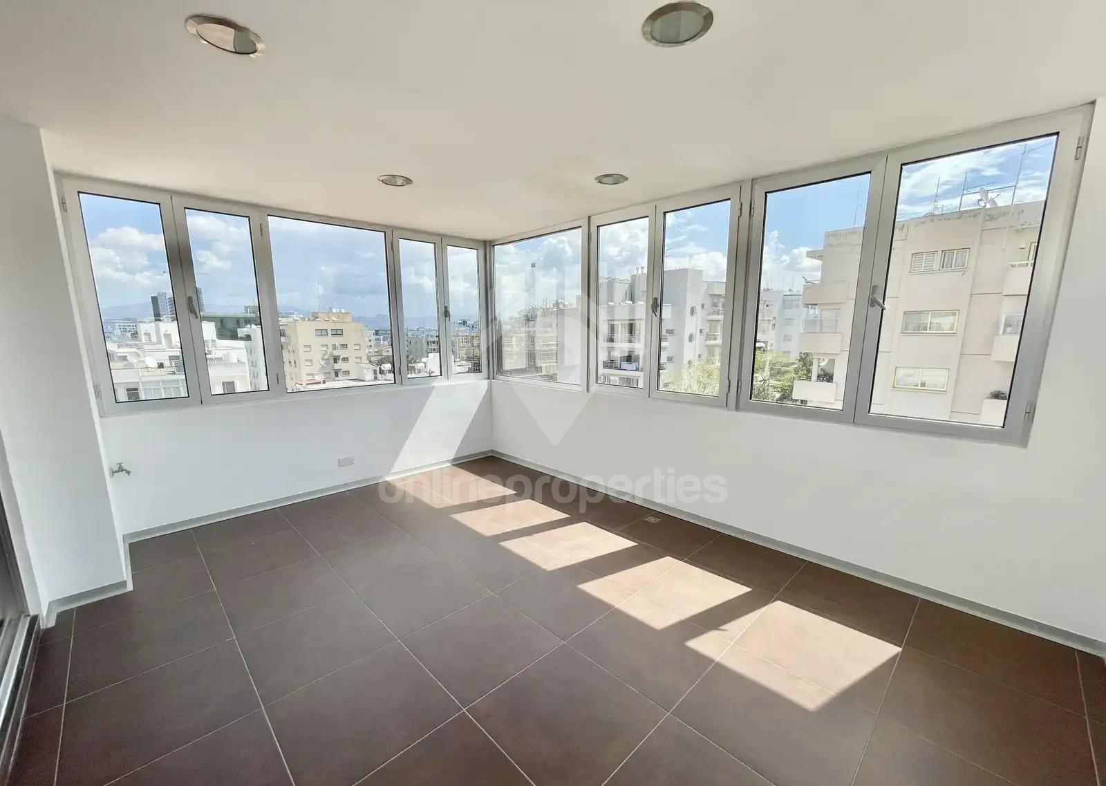 To change image, hover mouse over thumbnails below