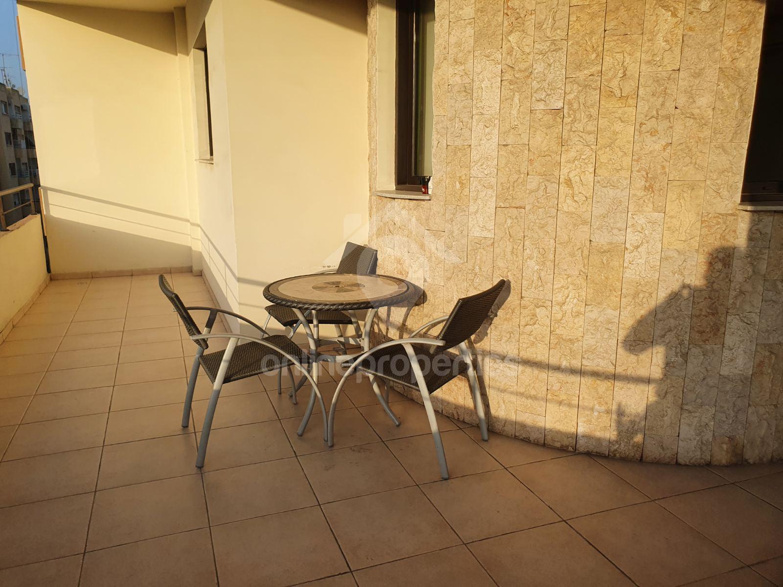 To change image, hover mouse over thumbnails below