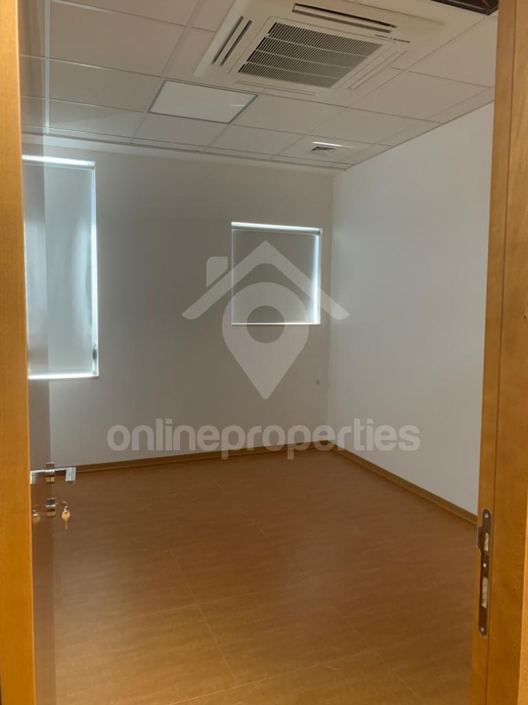 To change image, hover mouse over thumbnails below