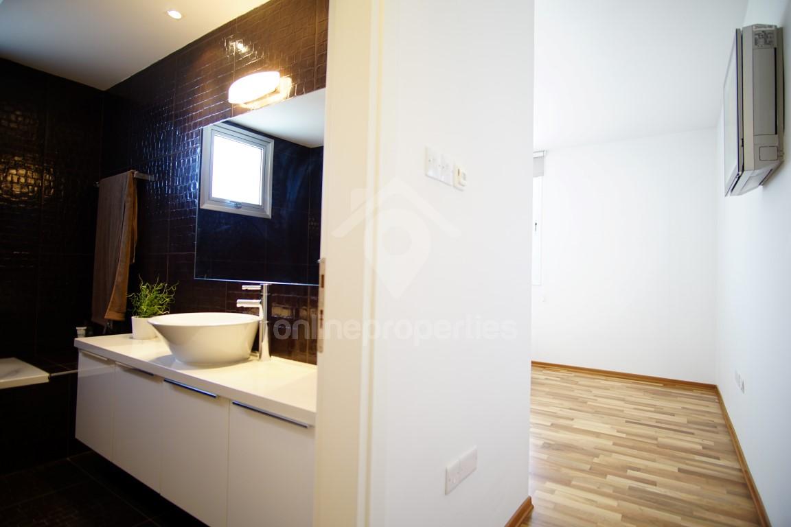 To change image, hover mouse over thumbnails below