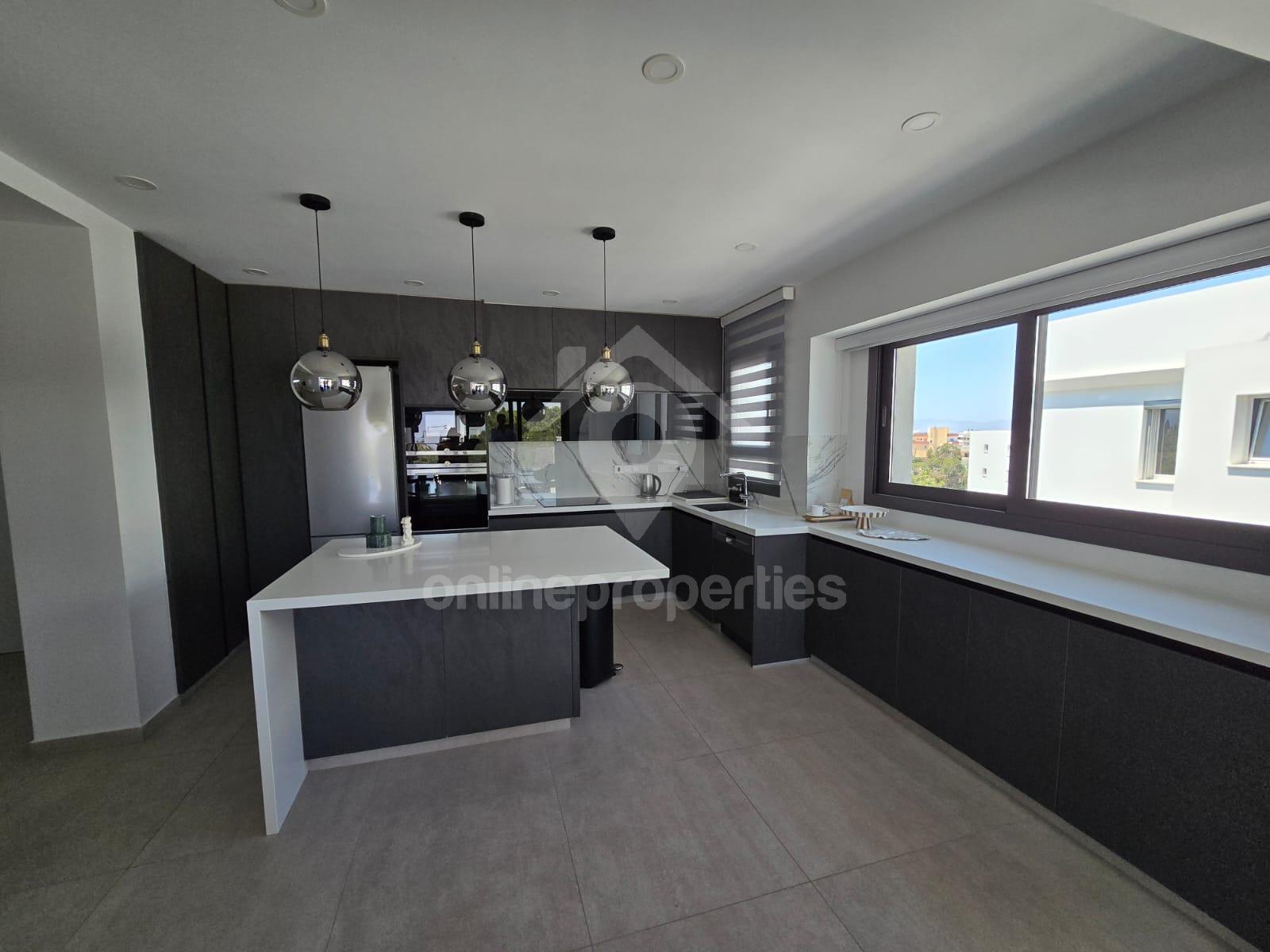 To change image, hover mouse over thumbnails below