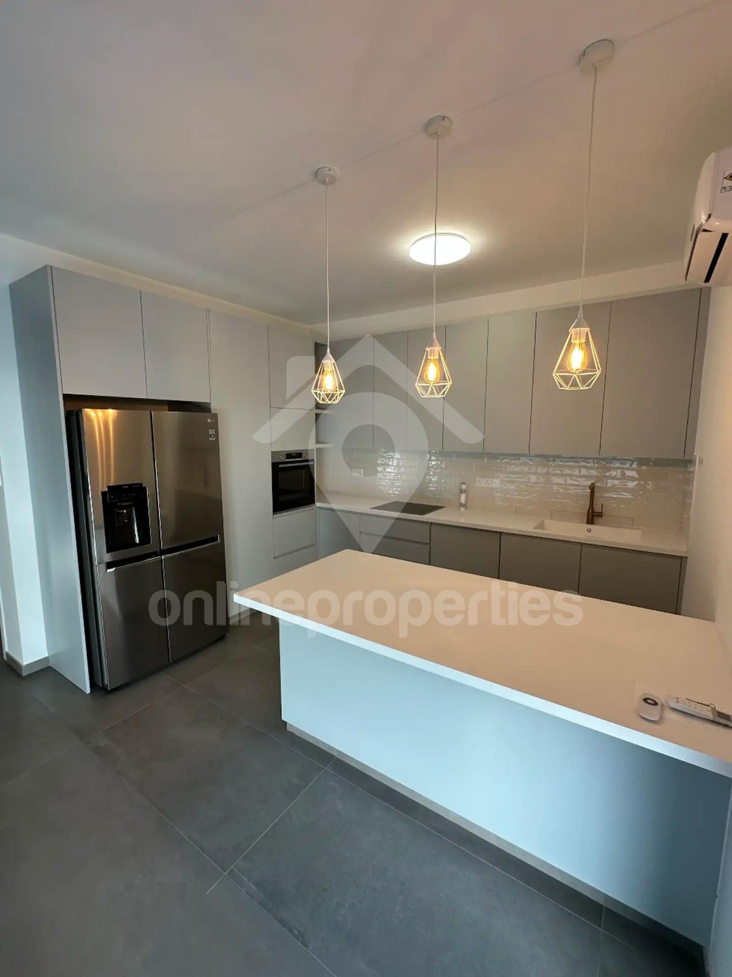 To change image, hover mouse over thumbnails below